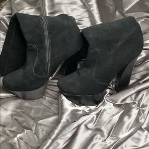Halston Heritage Platform Boot Black sz 10